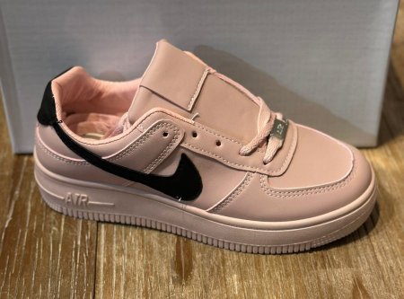 نايك للصبايا